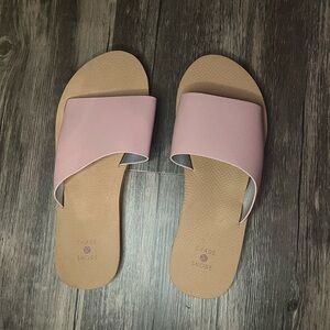 NWOT Shade & Shore Flip Flops